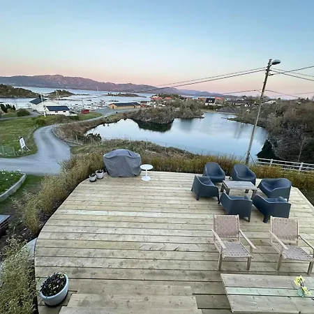 Idyllic At Bomlafjorden With Sea View