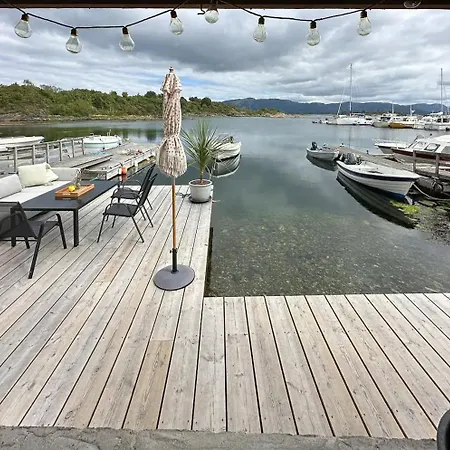 Idyllic At Bomlafjorden With Sea View * Mosterhamn