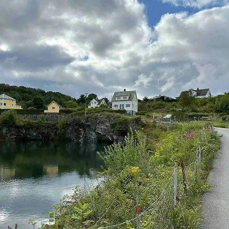 Idyllic At Bomlafjorden With Sea View