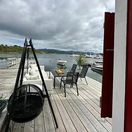 Idyllic At Bomlafjorden With Sea View * Mosterhamn