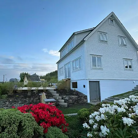 Idyllic At Bomlafjorden With Sea View Casa vacanze Mosterhamn