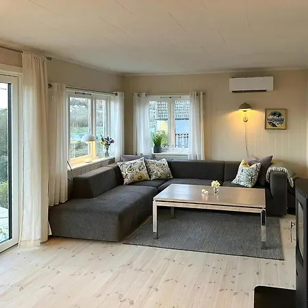 Idyllic At Bomlafjorden With Sea View Casa vacanze Mosterhamn