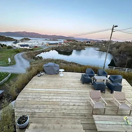 Idyllic At Bomlafjorden With Sea View * Mosterhamn