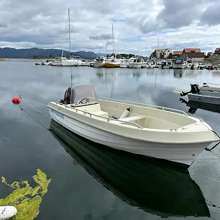 Idyllic At Bomlafjorden With Sea View Casa vacanze Mosterhamn