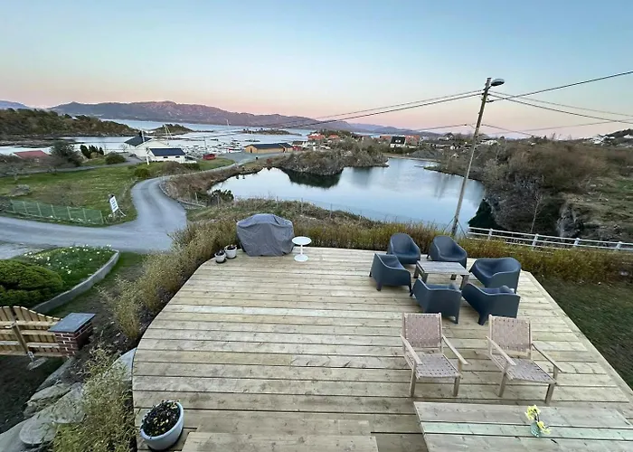 Idyllic At Bomlafjorden With Sea View