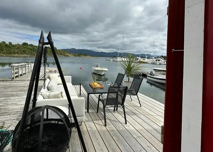 Idyllic At Bomlafjorden With Sea View * Mosterhamn