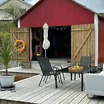 Дом отдыха Idyllic At Bomlafjorden With Sea View *
