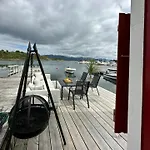 Idyllic At Bomlafjorden With Sea View * Mosterhamn